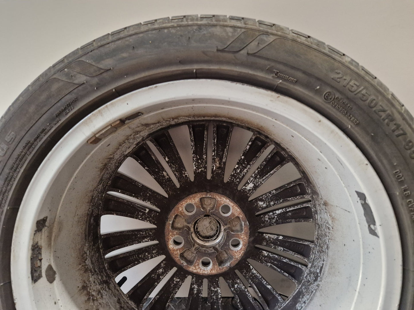 Vauxhall Astra MK6 (J) (A3400) 17" Alloy Wheel with Tyre 215/50/17 ~5mm
