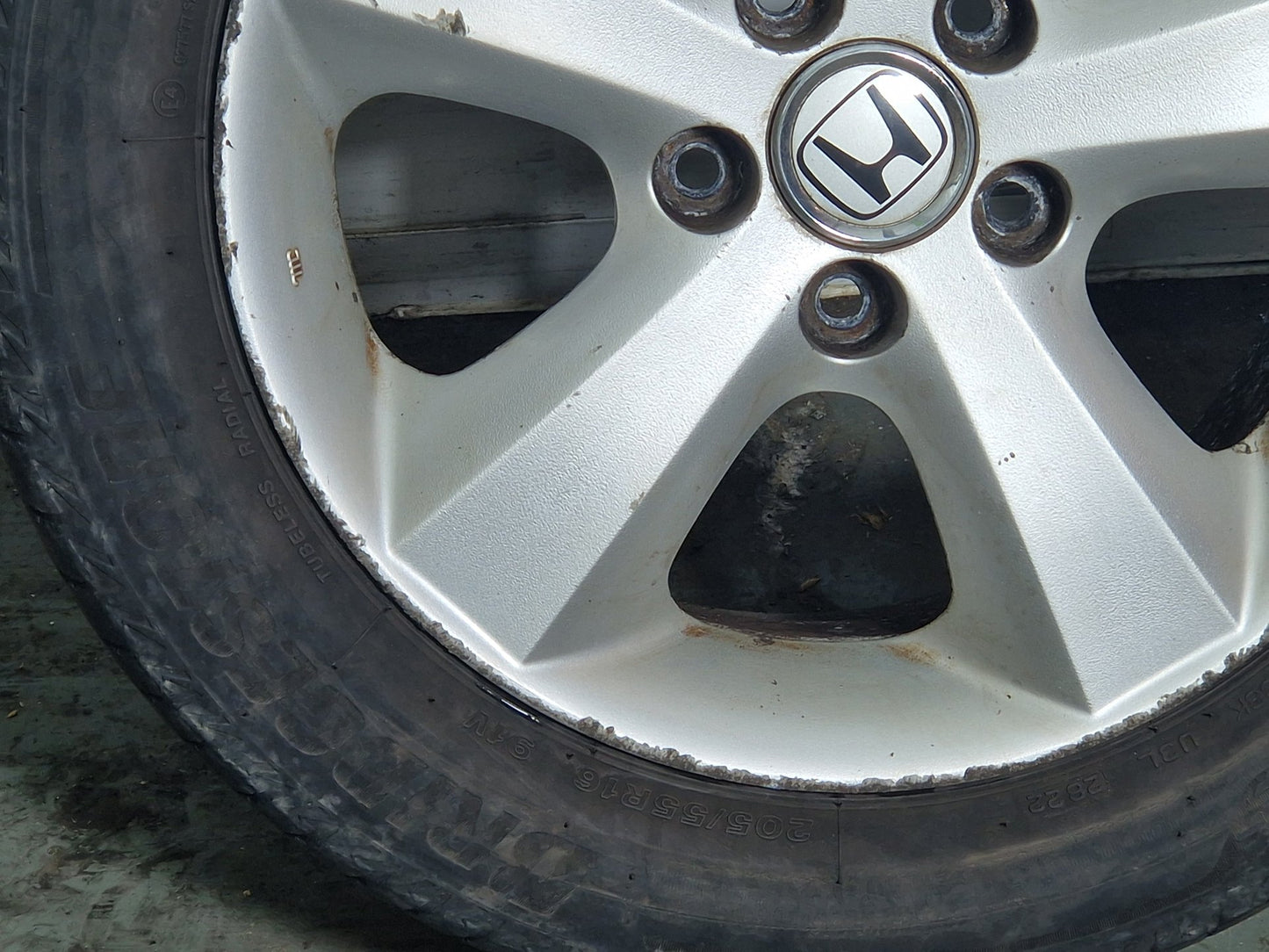 Honda FR-V MK1 16" Alloy Wheel with Tyre 6mm 205/55/16