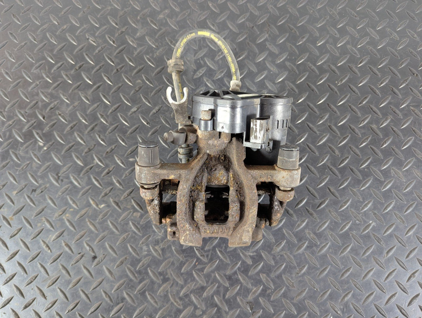 14-21 BMW 2 SERIES GRAN TOURER F46 GENUINE REAR LEFT SIDE BRAKE CALIPER 6798957