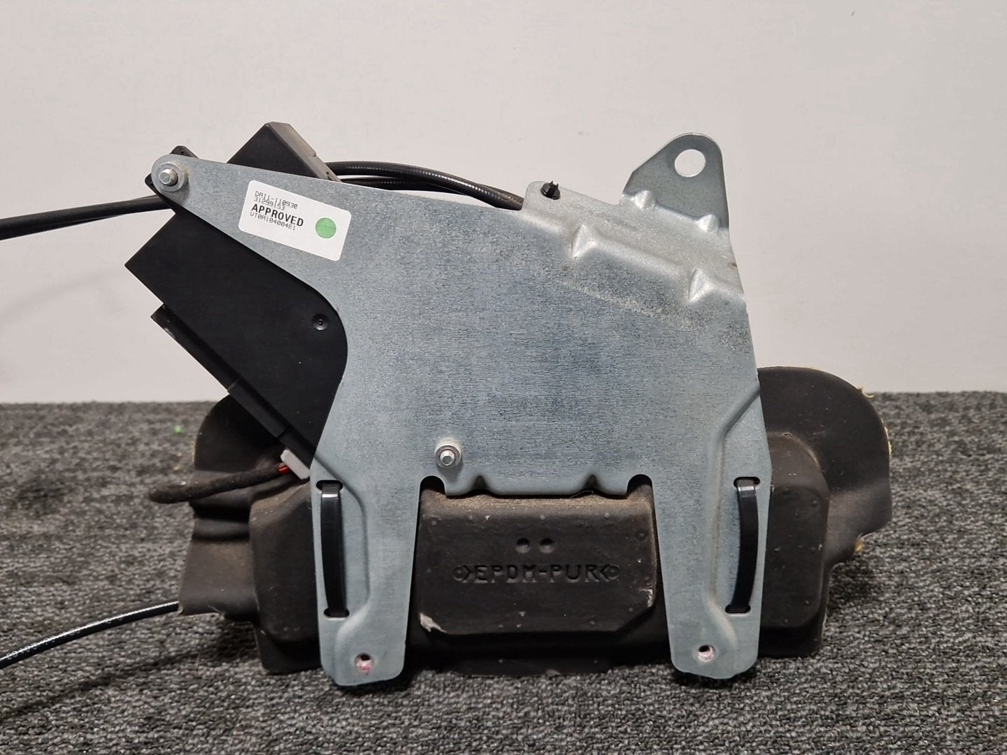 Volvo V70 MK3 Estate Genuine Left Tailgate Strut Motor