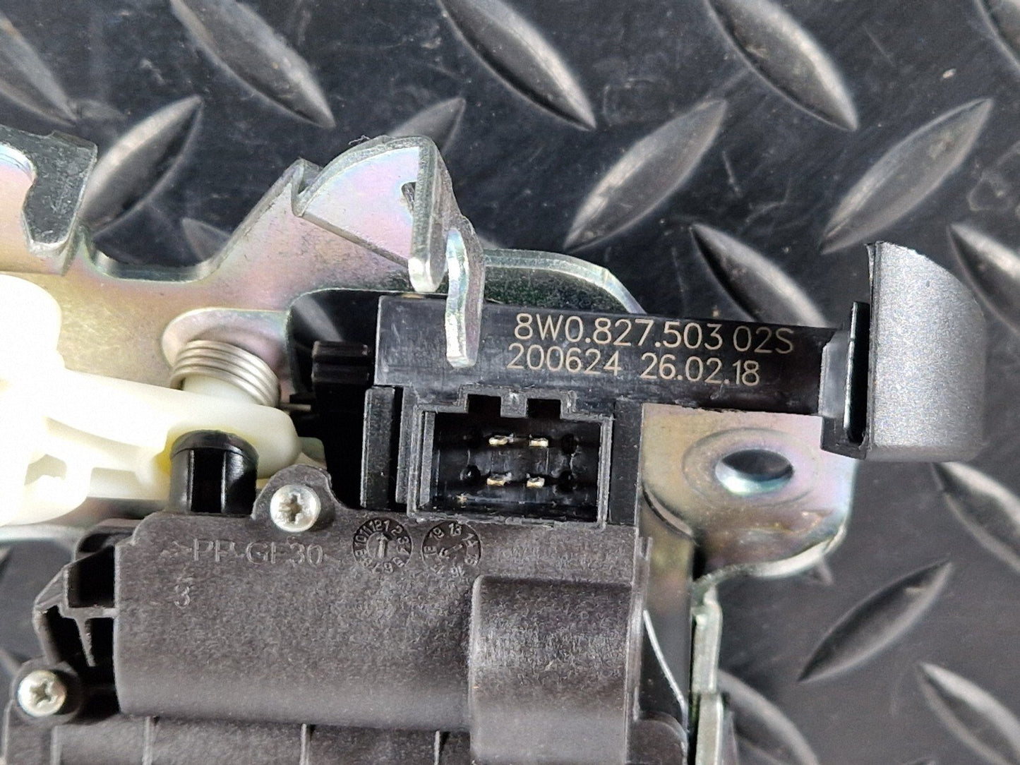 16-24 AUDI A5 F5 GENUINE BOOTLID / TAILGATE LOCK 8W0827503