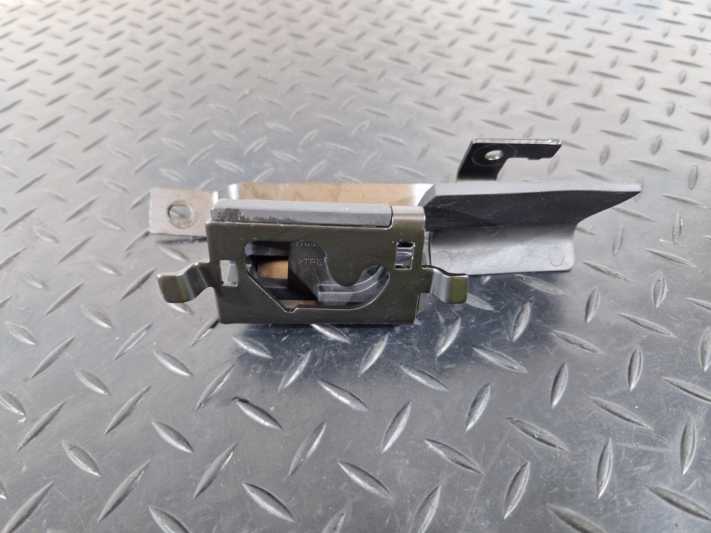14-21 MERCEDES BENZ C300h W205 OEM PARCEL SHELF LOAD BRACKET A2058605600