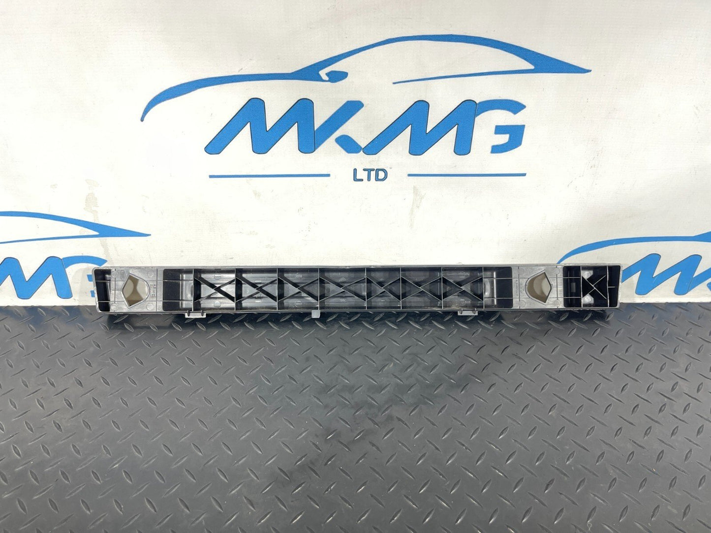 2019-ON  LAND ROVER DISCOVERY L550  LEFT PASSENGER SIDE BOOT TRIM FK72-46067-B