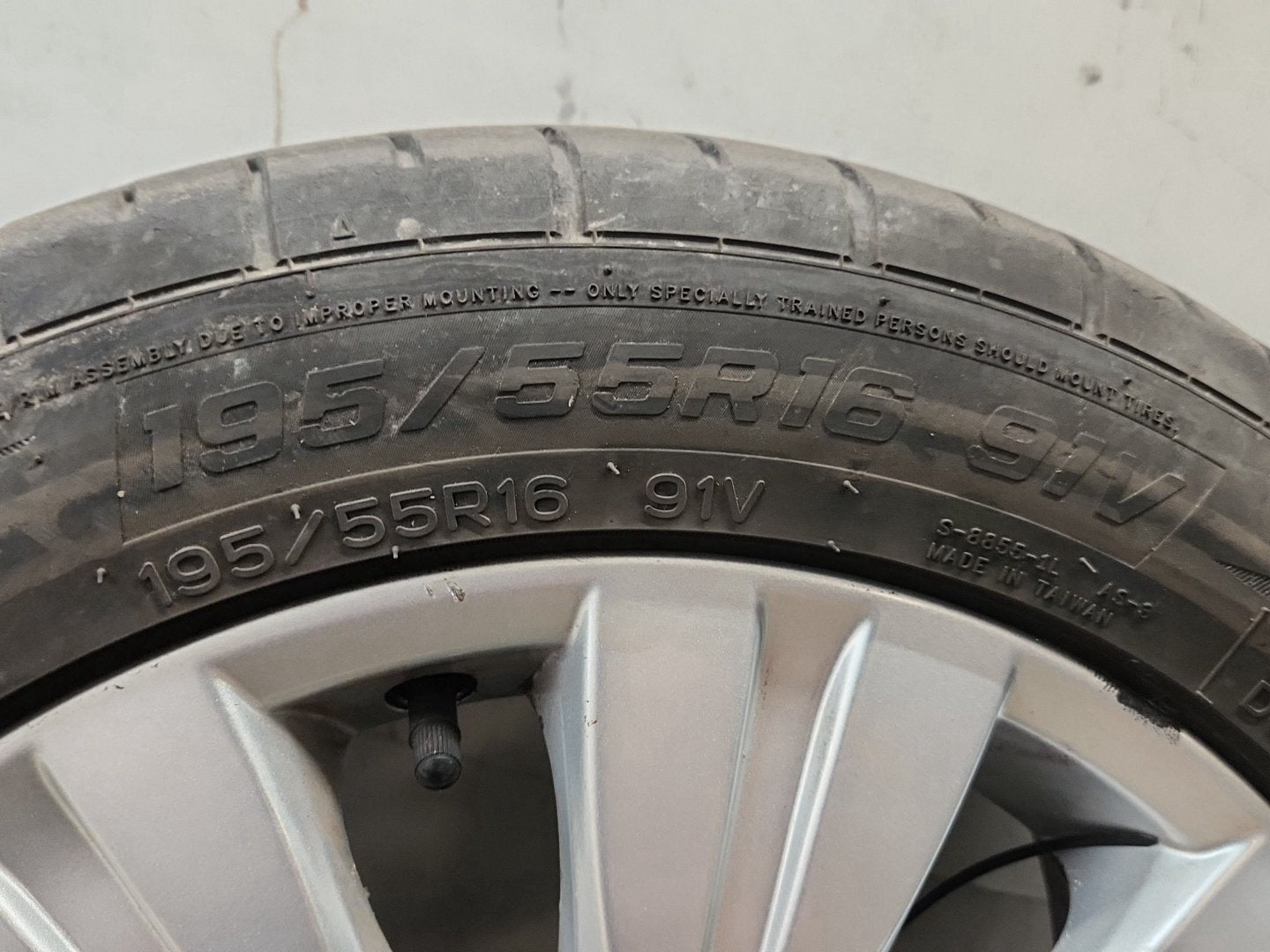 Citroen C3 Picasso MK1 FL (MY10) 16" Alloy Wheel with Tyre 195/55/16 ~5mm