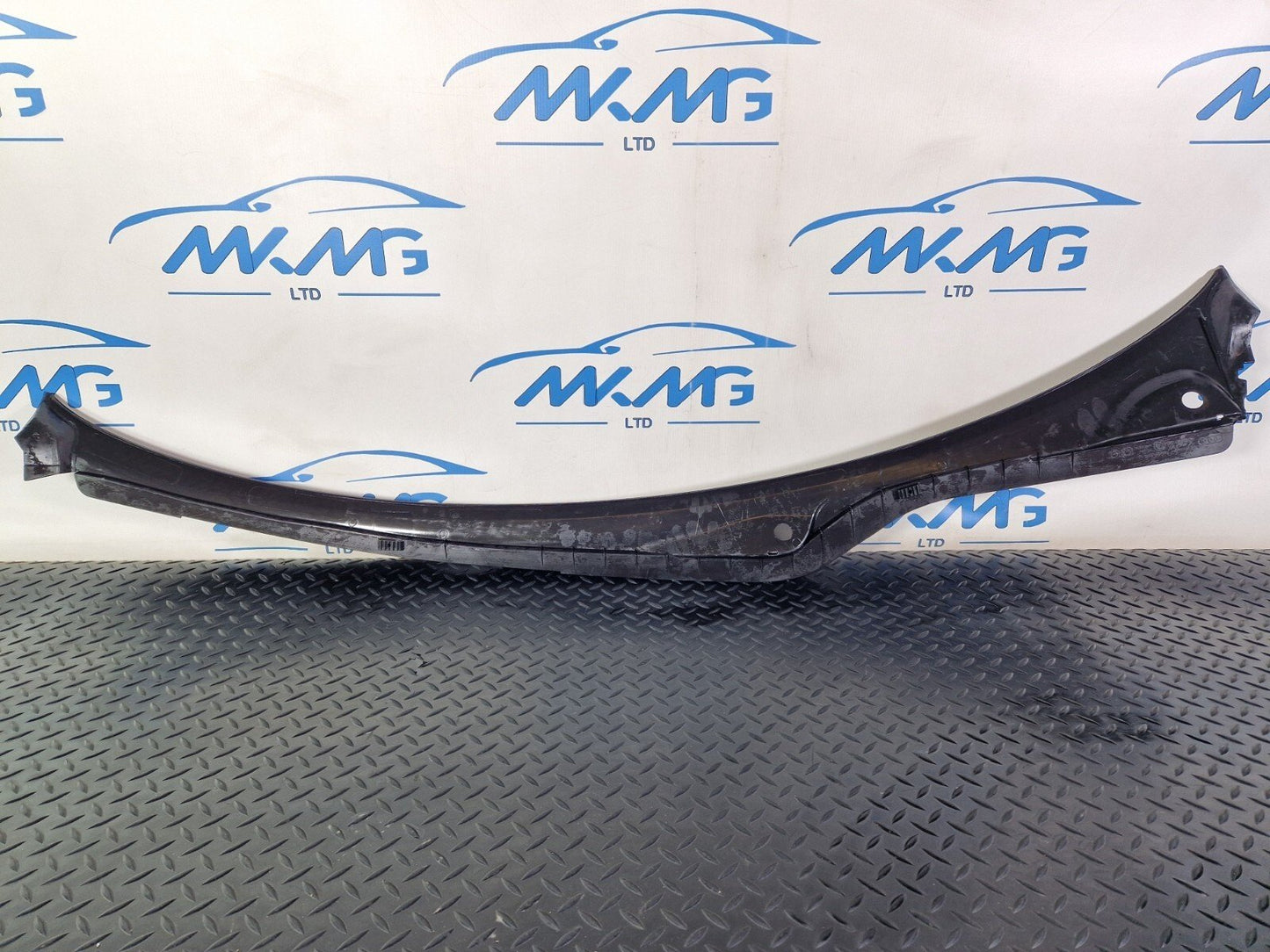 10-18 AUDI A7 4G S-LINE FRONT WINDSCREEN SCUTTLE PANEL WIPER COVER 4G8819403