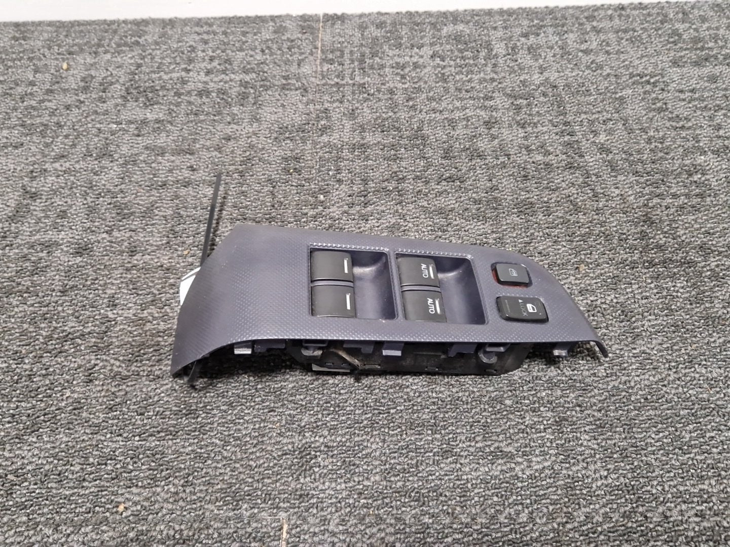 Honda Insight MK2 (ZE2) Hatchback Genuine Front Right Window Switch Trim
