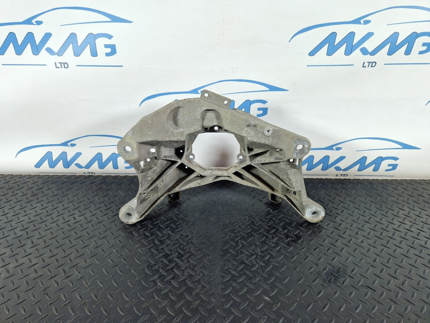 10-17 AUDI A8 4H GEARBOX TRANSMISSION SUPPORT MOUNT BRACKET 4H0399263L