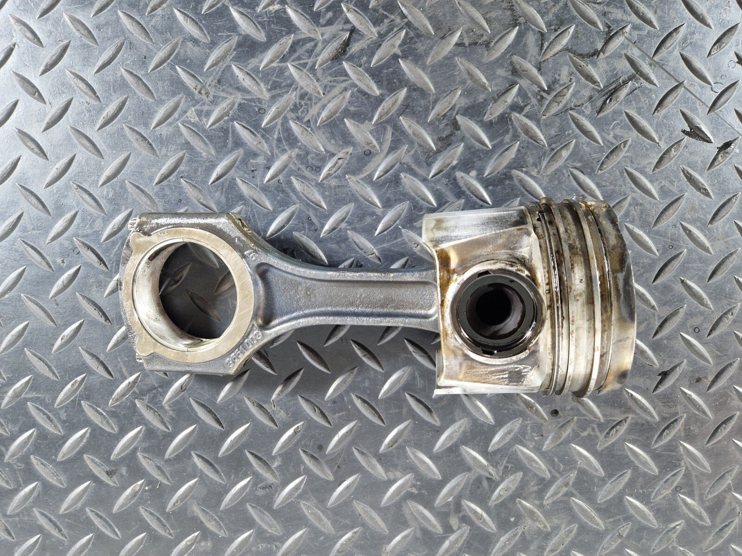 18-ON MERCEDES BENZ SPRINTER W907 2.2 CDI OEM PISTON WITH CON ROD OM651.958