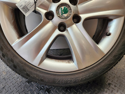 Skoda Yeti MK1 5L 17" Alloy Wheel with Tyre 225/45/17 ~5mm