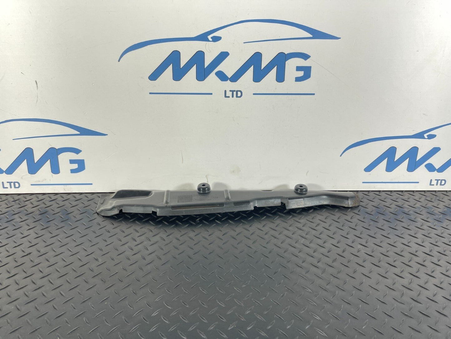 16-19 AUDI A4 B9 GENUINE FRONT RIGHT DRIVER SIDE WING FILLER INSULATOR 8W0821112