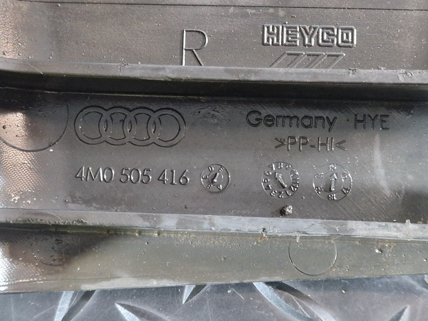 16-20 AUDI Q7 4M GENUINE REAR RIGHT O/S AXLE SUSPENSION RIGHT GUARD 4M0505416