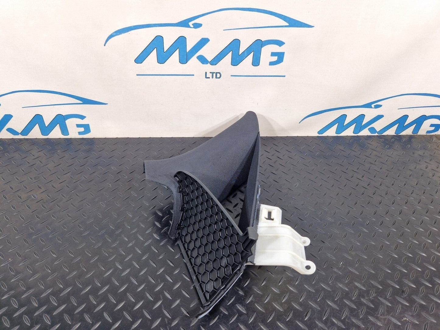 16-19 AUDI A4 B9 S-LINE GENUINE REAR RIGHT OSR C-PILLAR TRIM 8W5867288
