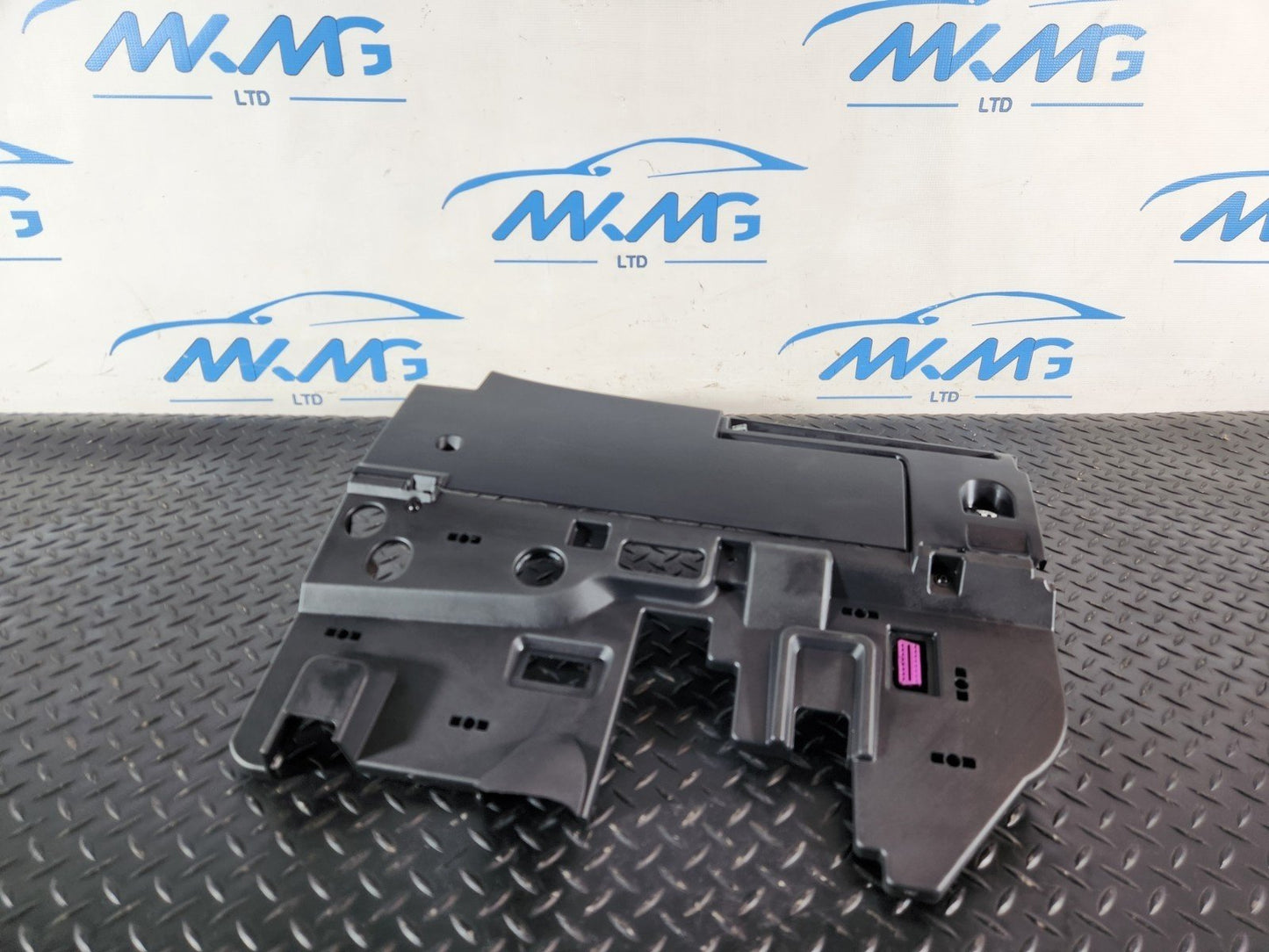 10-18 VW TOUAREG 7P GENUINE DASHBOARD LOWER TRIM COVER 7P2858365