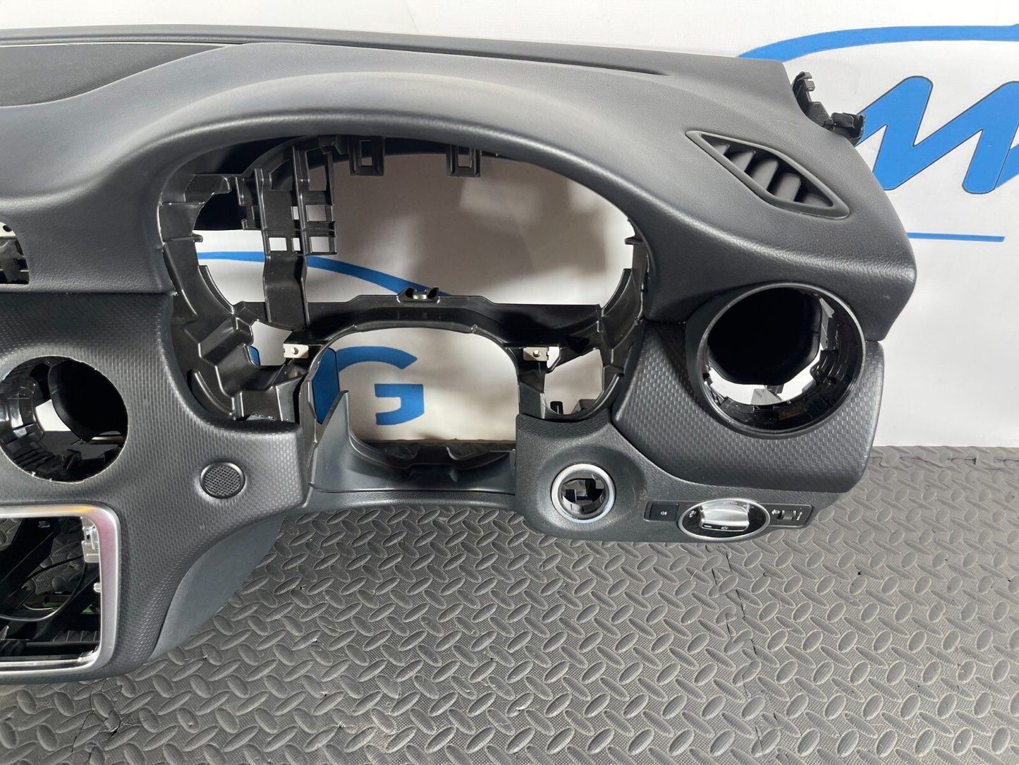 12-18 MERCEDES A-W176 AMG DASHBOARD PANEL WITH LEFT SIDE AIR BAG A1768600002
