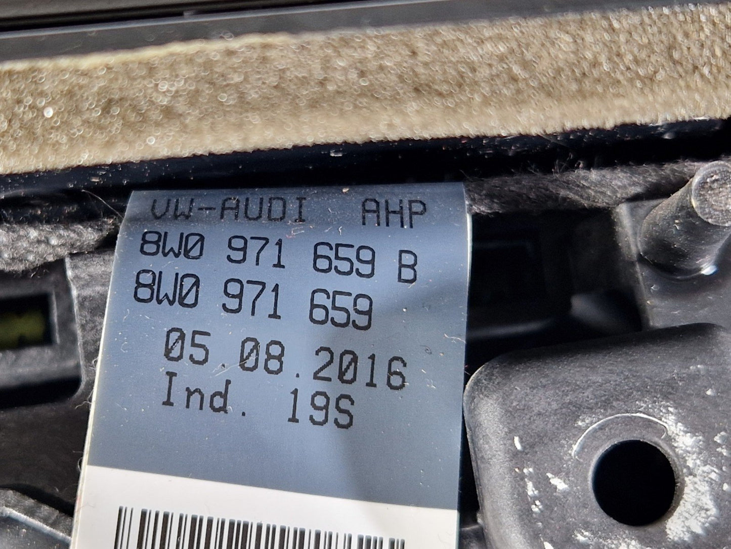 16-19 AUDI A4 B9 S-LINE GENUINE DASHBOARD AIR VENTS 8W2820901C/8W0971659B