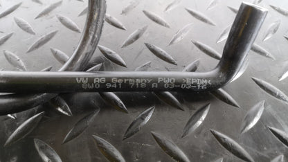 16-19 AUDI A4 B9 S-LINE GENUINE 2.0TDI O/S RIGHT SIDE HEADLIGHT WASHER HOSE