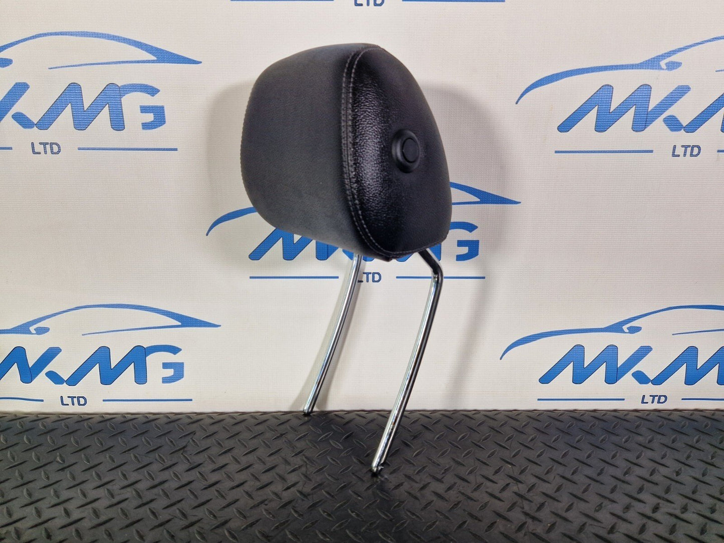 14-19 MERCEDES BENZ GLA X156 GENUINE FRONT SEAT HEADREST FITS LEFT & RIGHT