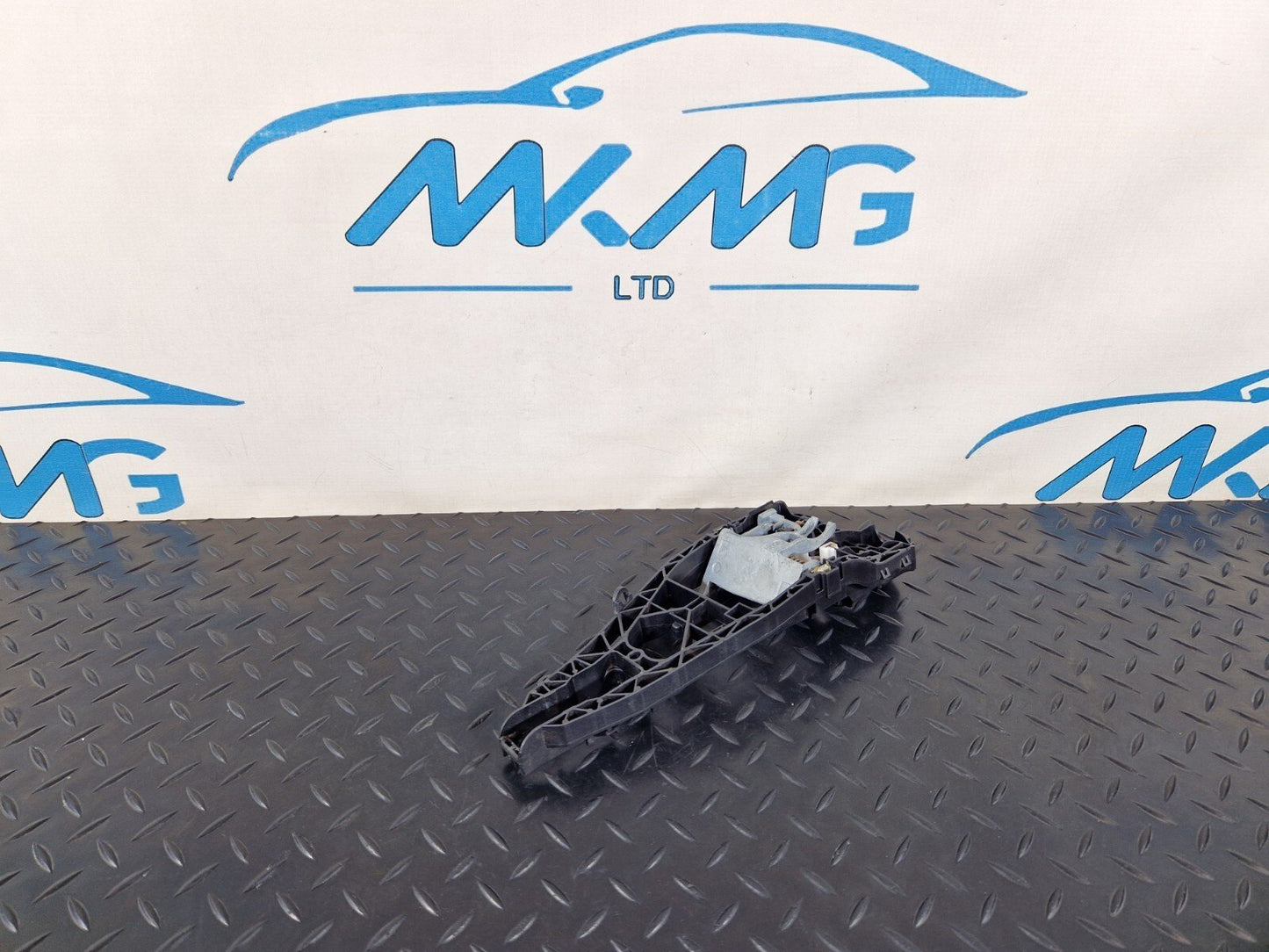 BMW 2 SERIES F45 F46 REAR LEFT N/S DOOR EXTERIOR HANDLE SUPPORT BRACKET 7401209