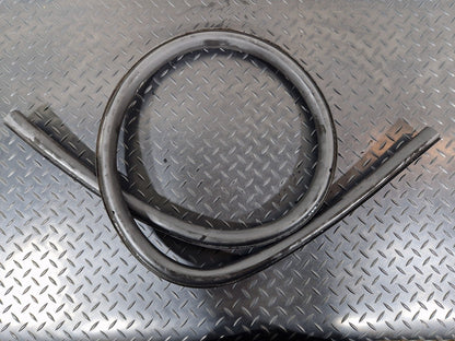 12-17 AUDI S5 CONVERTIBLE FRONT LOWER DOOR RUBBER SEAL 8F0831707