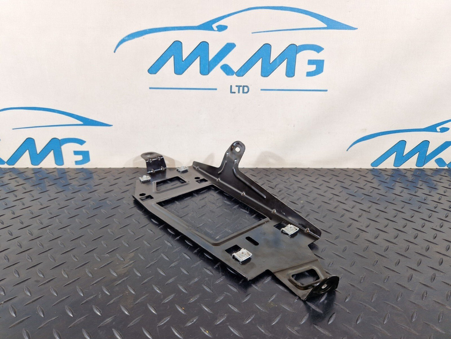 10-15 AUDI Q7 4L OEM REAR RIGHT O/S AMPLIFIER HOLDER MOUNT BRACKET 4L0035464F
