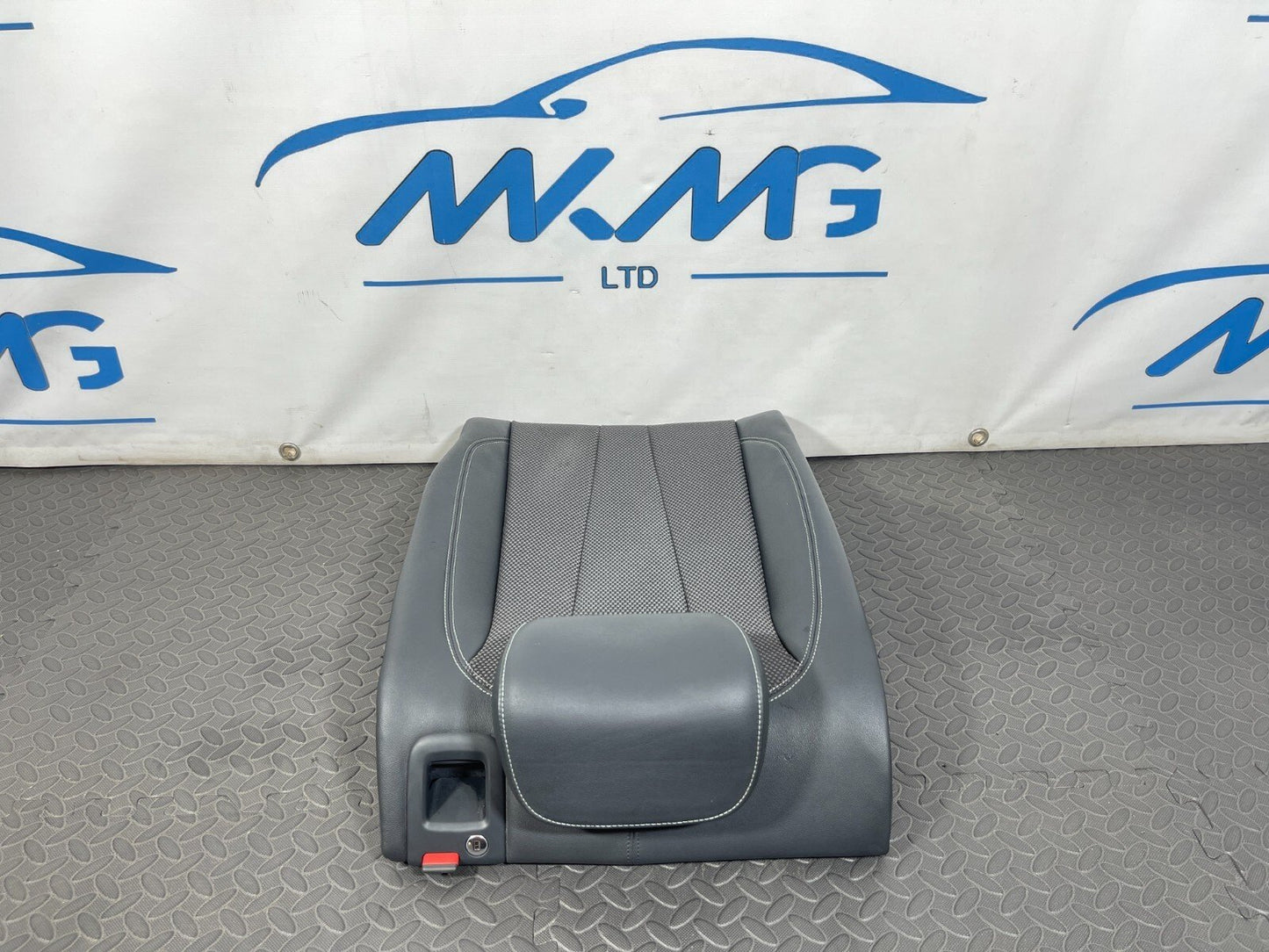 16-19 AUDI A4 B9 S-LINE REAR PASSENGER SIDE HALF LEATHER BACKREST SEAT IN BLACK