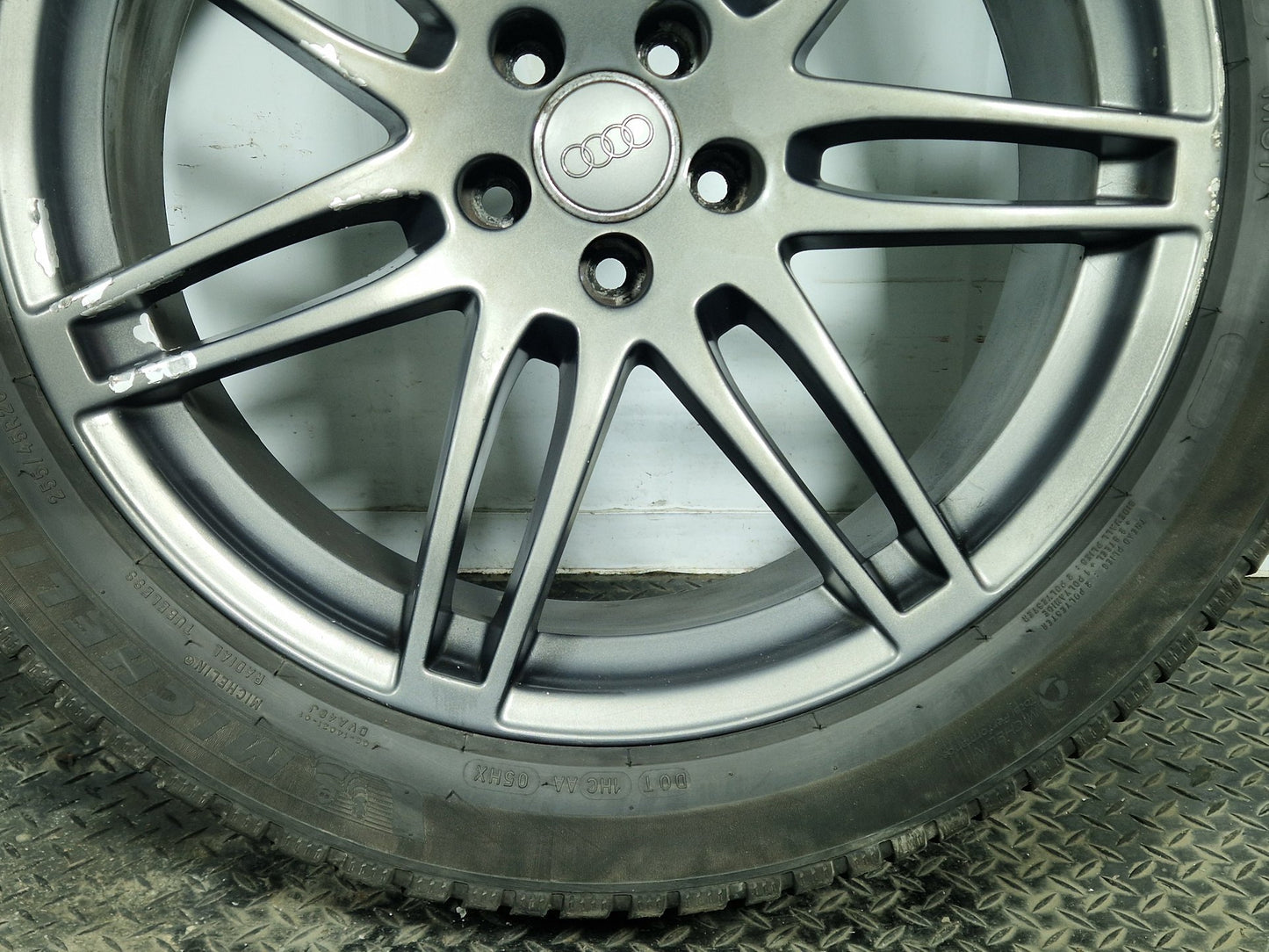 Audi Q5 20" Alloy Wheel with Tyre 6mm 255/45/20 8R0601025R