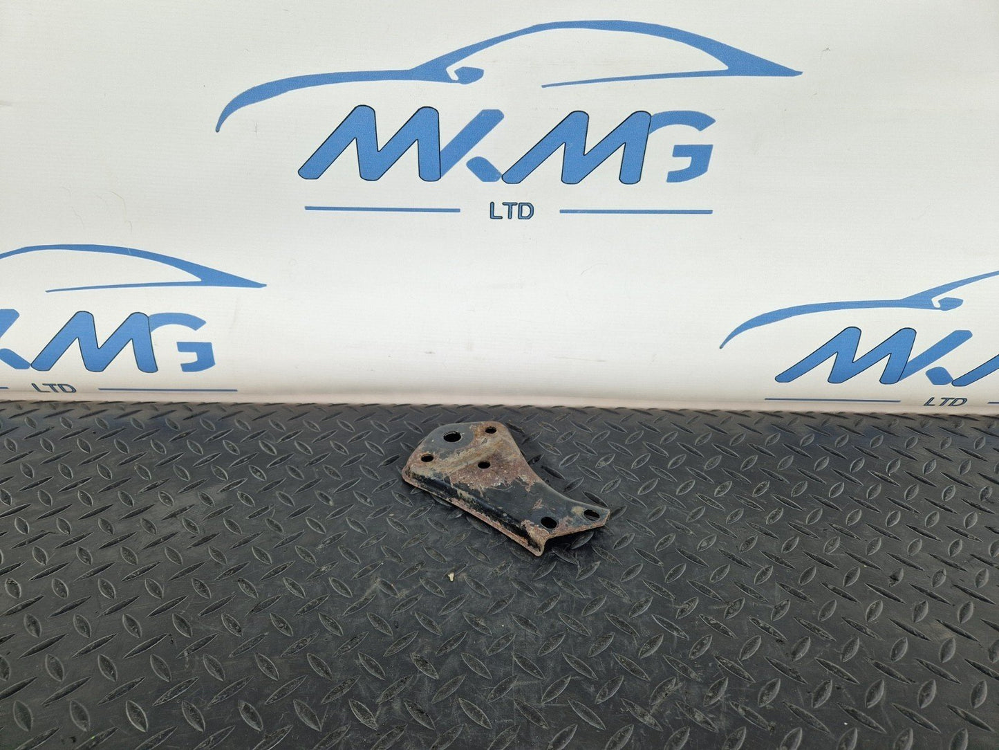 14-21 MERCEDES BENZ C200 W205 REAR SUBFRAME RIGHT SIDE STOP PLATE A2053520800