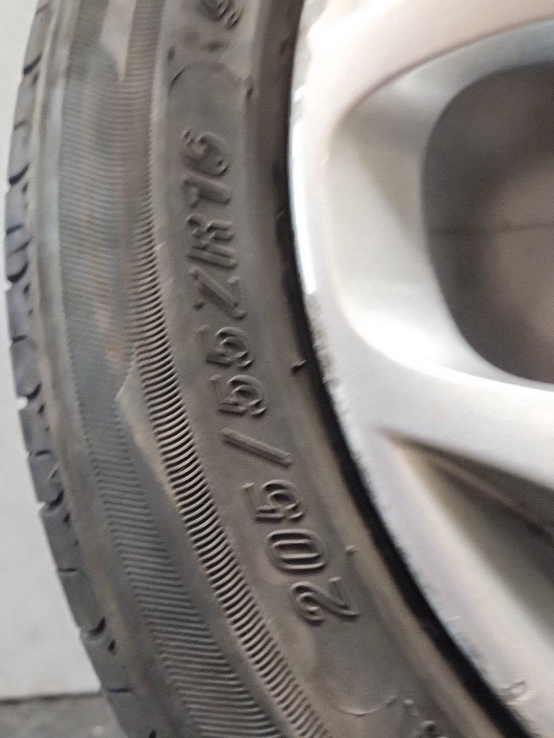 Ford C-Max MK1 FL (C214) 16" Alloy Wheel with Tyre 205/55/16 ~4mm 7M5J-AA