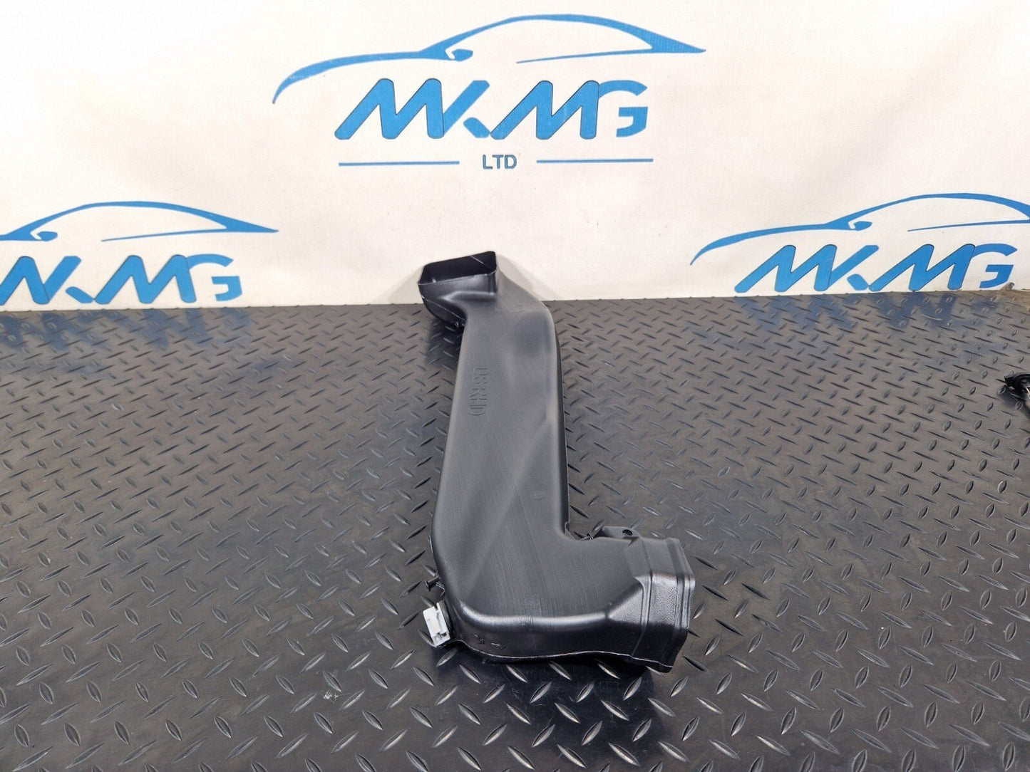 18-ON MERCEDES A CLASS W177 RIGHT SIDE DASHBOARD AIR INTAKE DUCT VENT 3308261