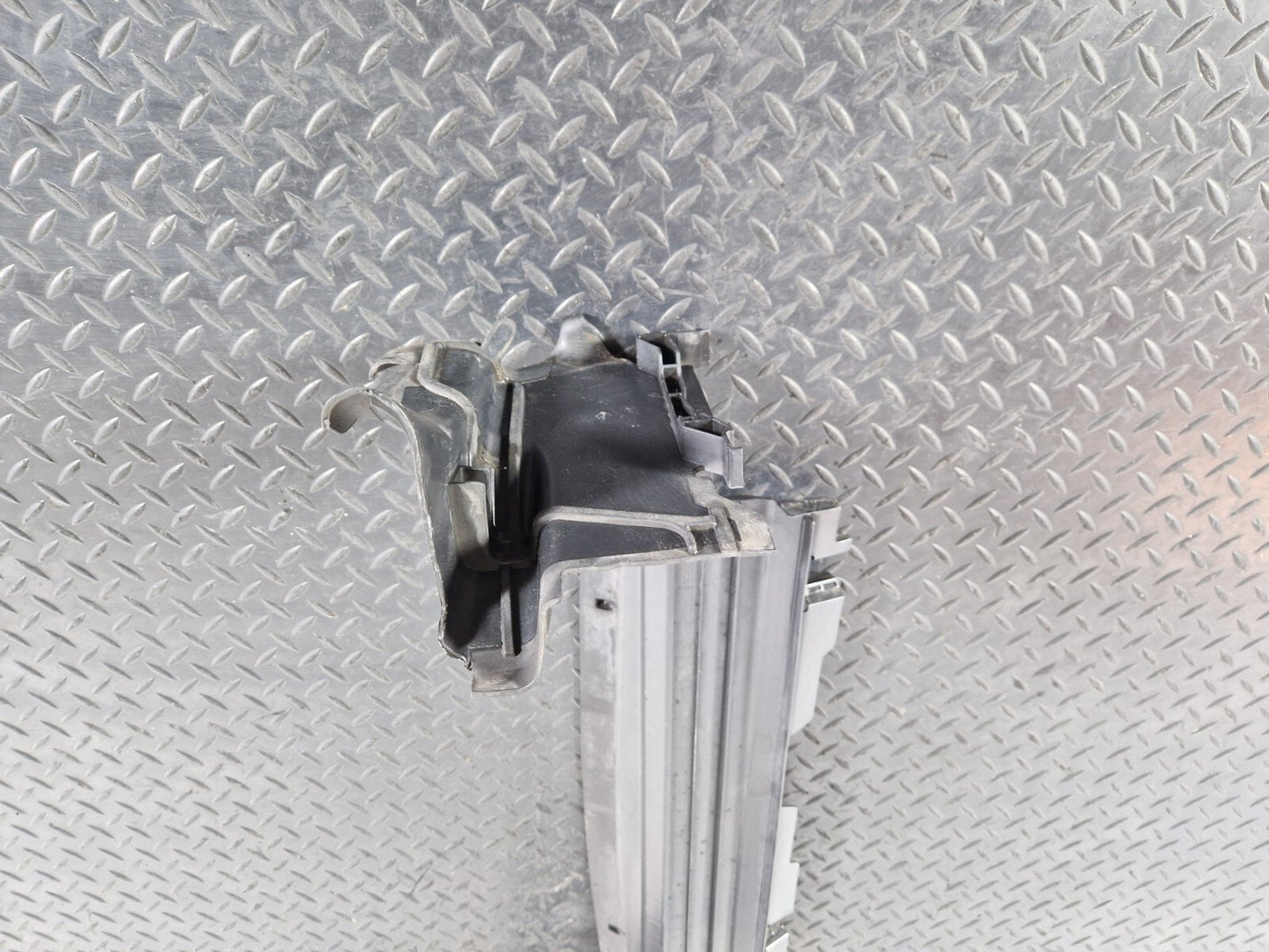 14-21 MERCEDES BENZ W205 GENUINE RADIATOR AID GUIDE TRIM PANEL A2055050330