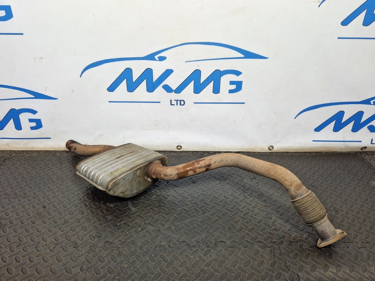 16-ON AUDI A4 B9 EXHAUST SILENCER CENTRE BOX 8W0253211F