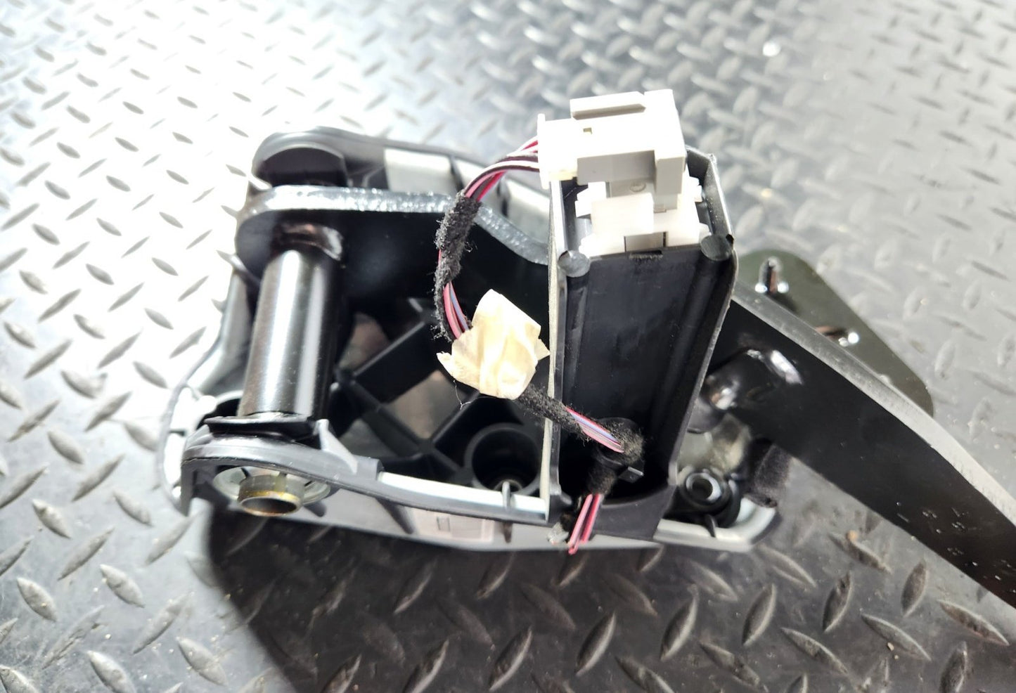 11-19 MERCEDES BENZ ML W166 GENUINE BRAKE PEDAL ASSEMBLY A1662900301