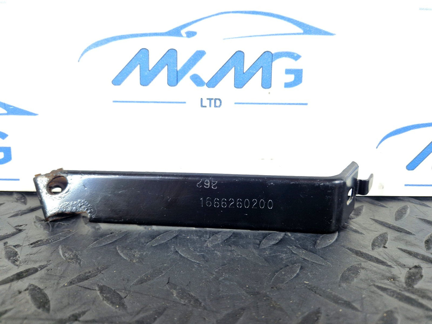 11-19 MERCEDES BENZ ML W166 OEM FENDER MOUNTING BRACKET 1666260200