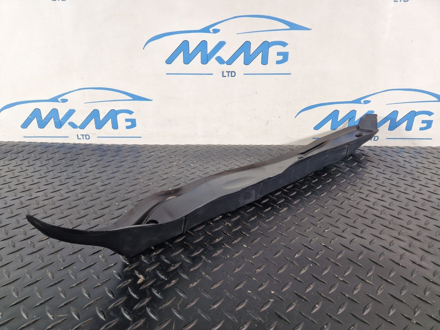 16-22 MERCEDES BENZ X253 FRONT RIGHT SIDE WING SEAL TRIM A2538890125