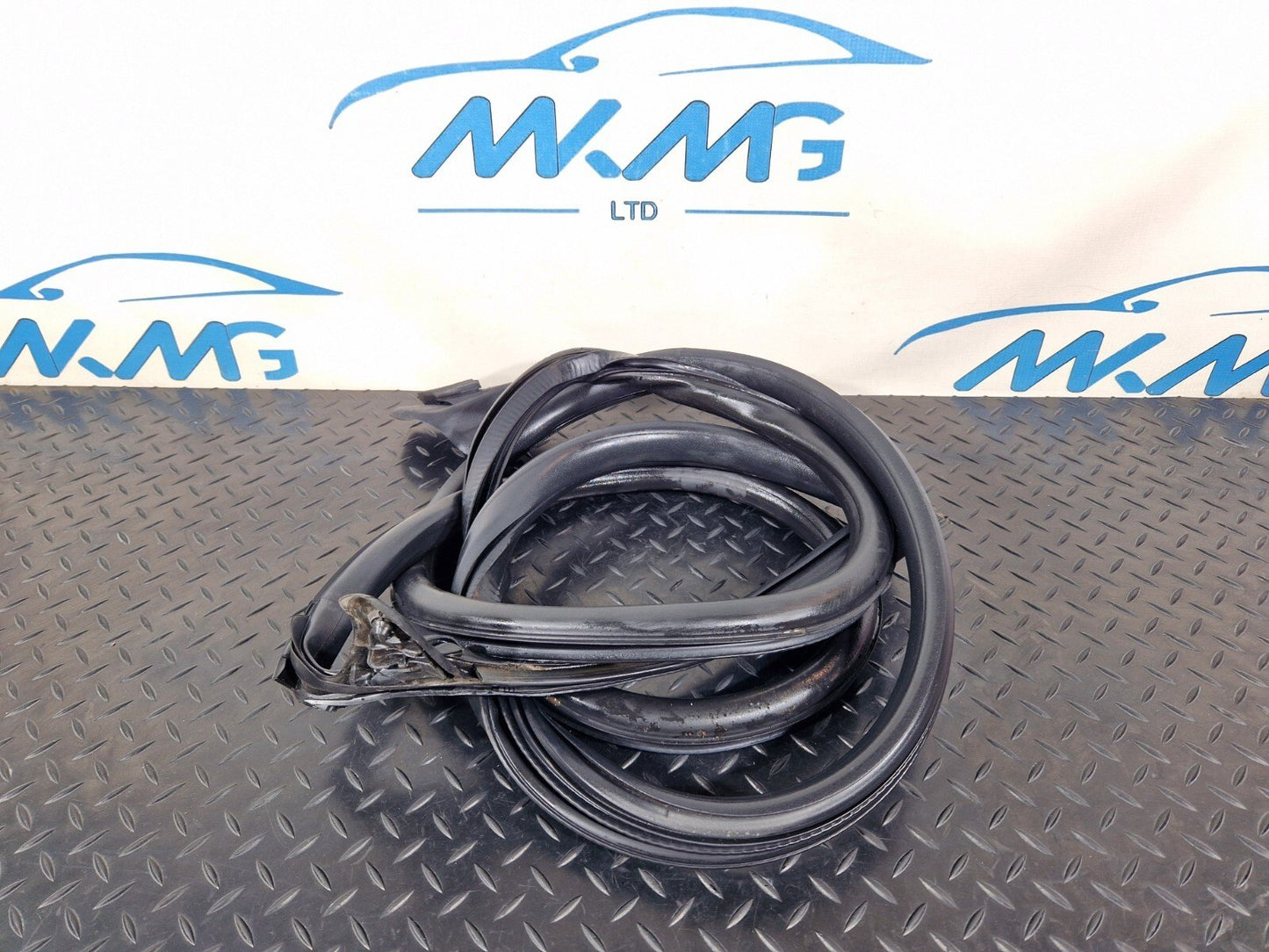 16-24 AUDI A5 F5 GENUINE FRONT LEFT PASSENGER SIDE DOOR RUBBER SEAL 8W6831707