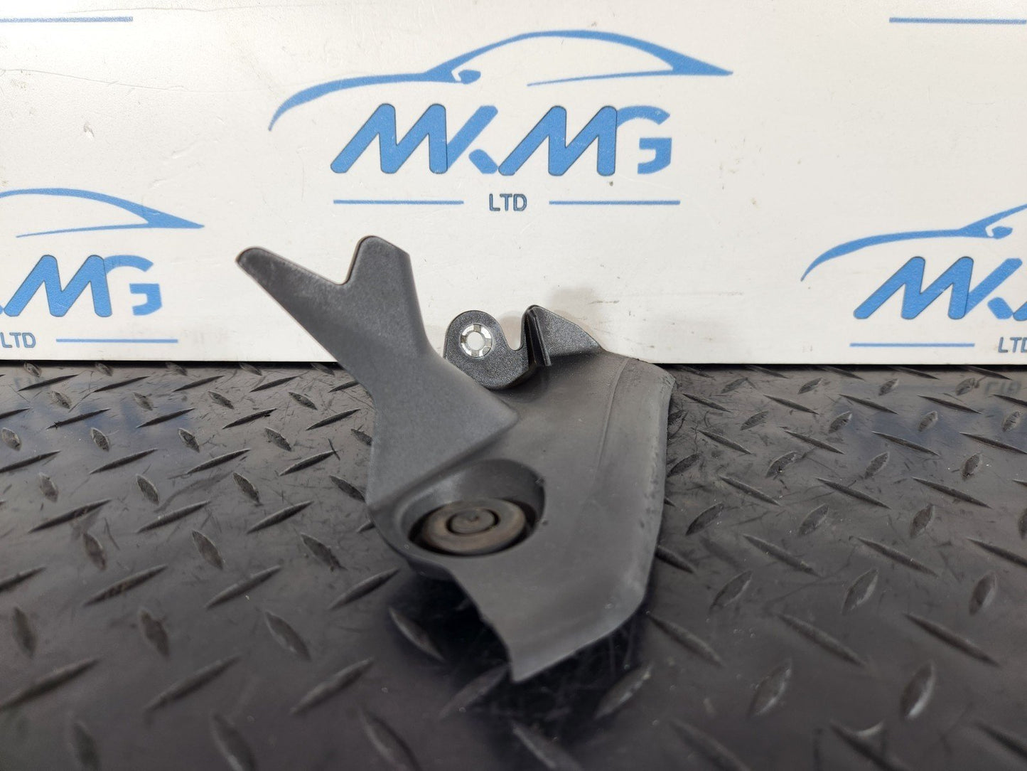 11-19 MERCEDES BENZ ML W166 GENUINE FRONT RIGHT SIDE PILLAR A1666900407