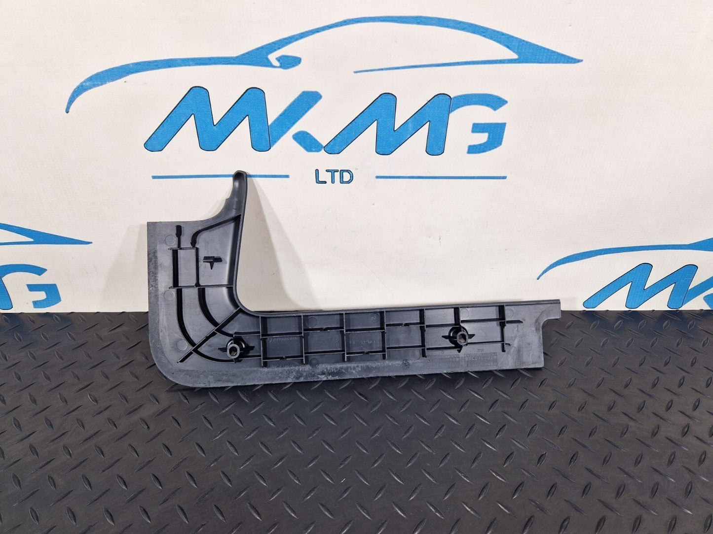 18-ON MERCEDES BENZ SPRINTER W907 BATTERY PLASTIC TOP COVER LEFT N/S A9106863000