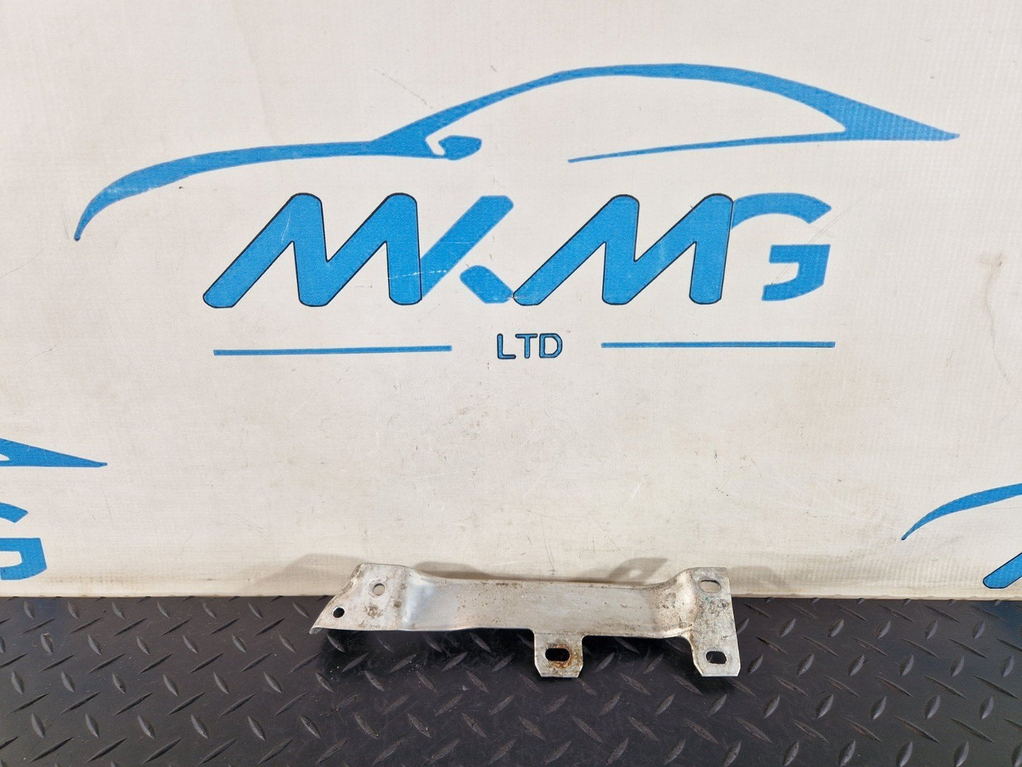 11-18 BMW 6 SERIES F13 BUMPER MOUNT BRACKET FRONT RIGHT DRIVER SIDE 7158894