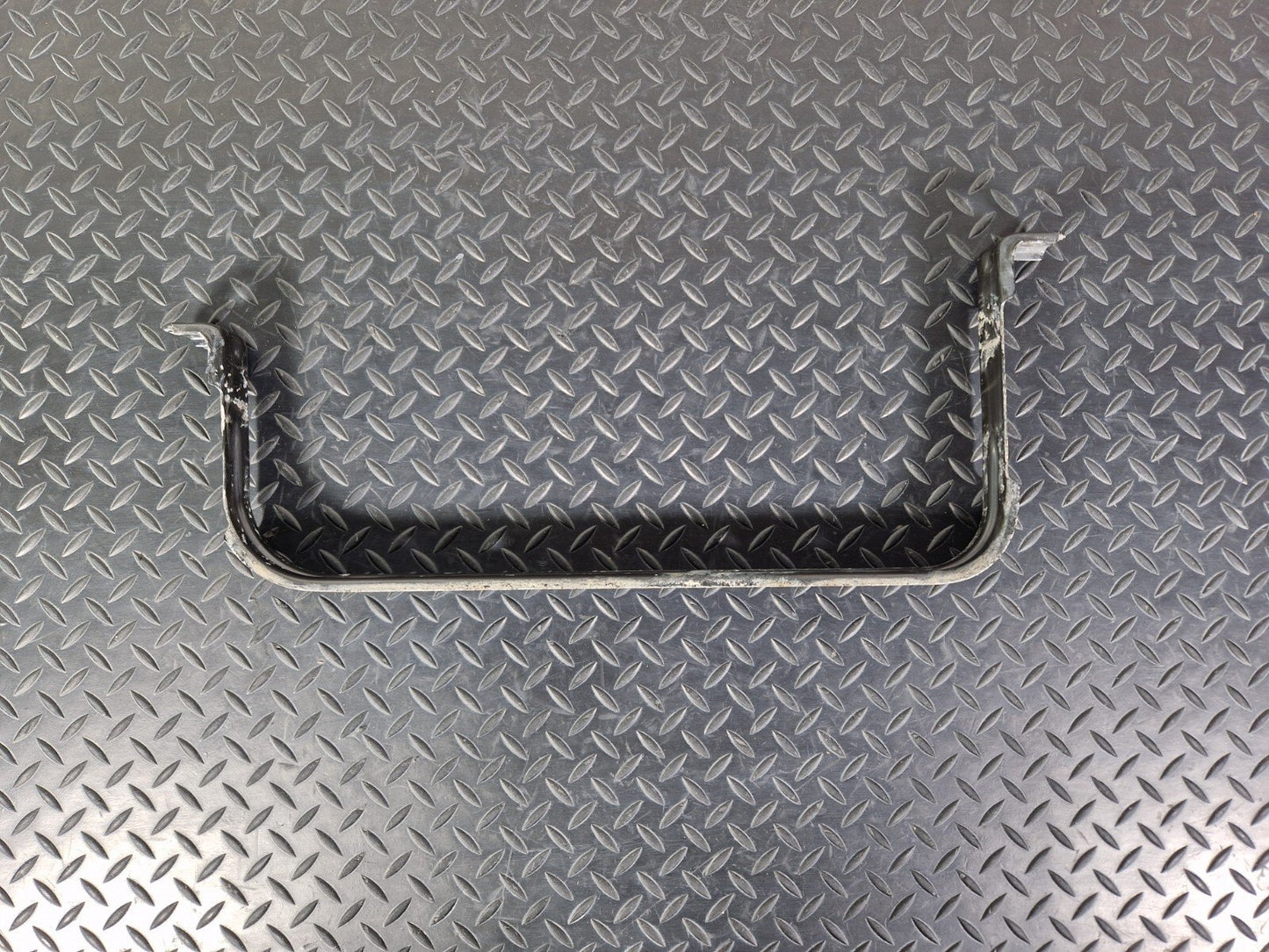18-ON MERCEDES BENZ SPRINTER W907 FUEL TANK TENSIONER HOLDER STRAP A9074750000