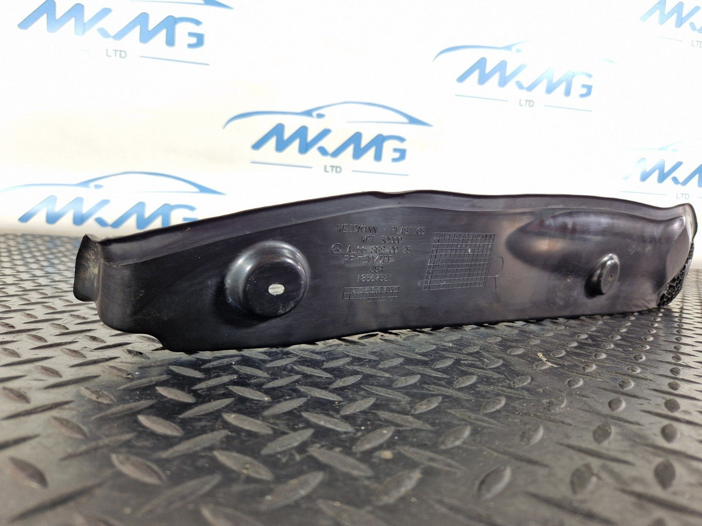 11-19 MERCEDES BENZ ML W166 FRONT RIGHT O/S WING FENDER COVER SEAL A1668890025