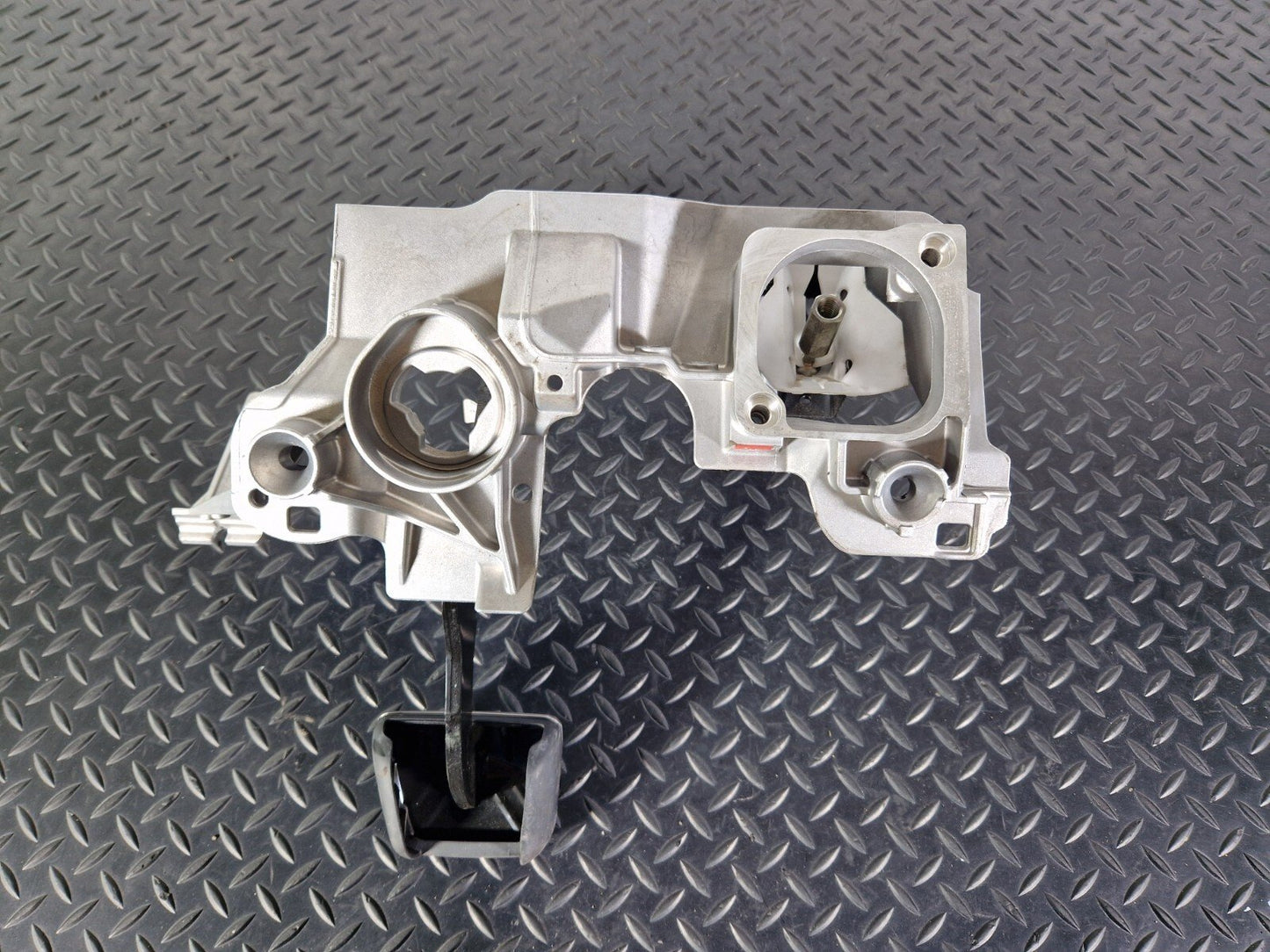 16-19 AUDI A4 B9 S-LINE OEM BRAKE PEDAL ASSEMBLY BRACKET MOUNT 8W2723140A