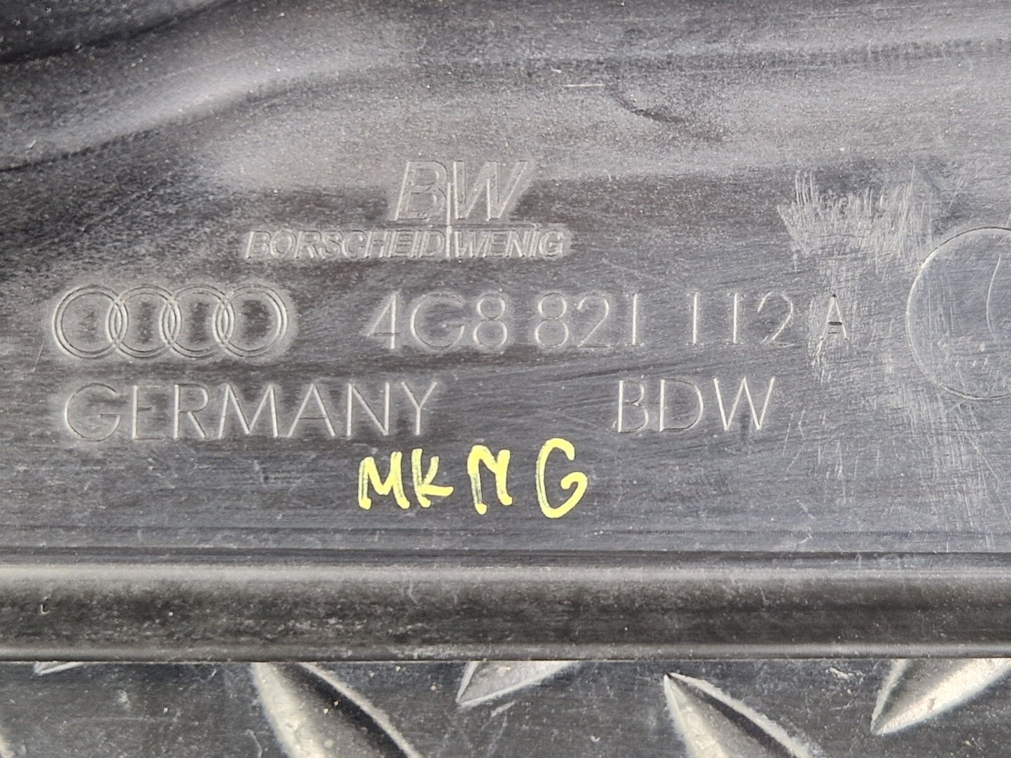 15-18 AUDI A7 4G FRONT RIGHT WING FENDER END SEAL PLATE 4G8821112A