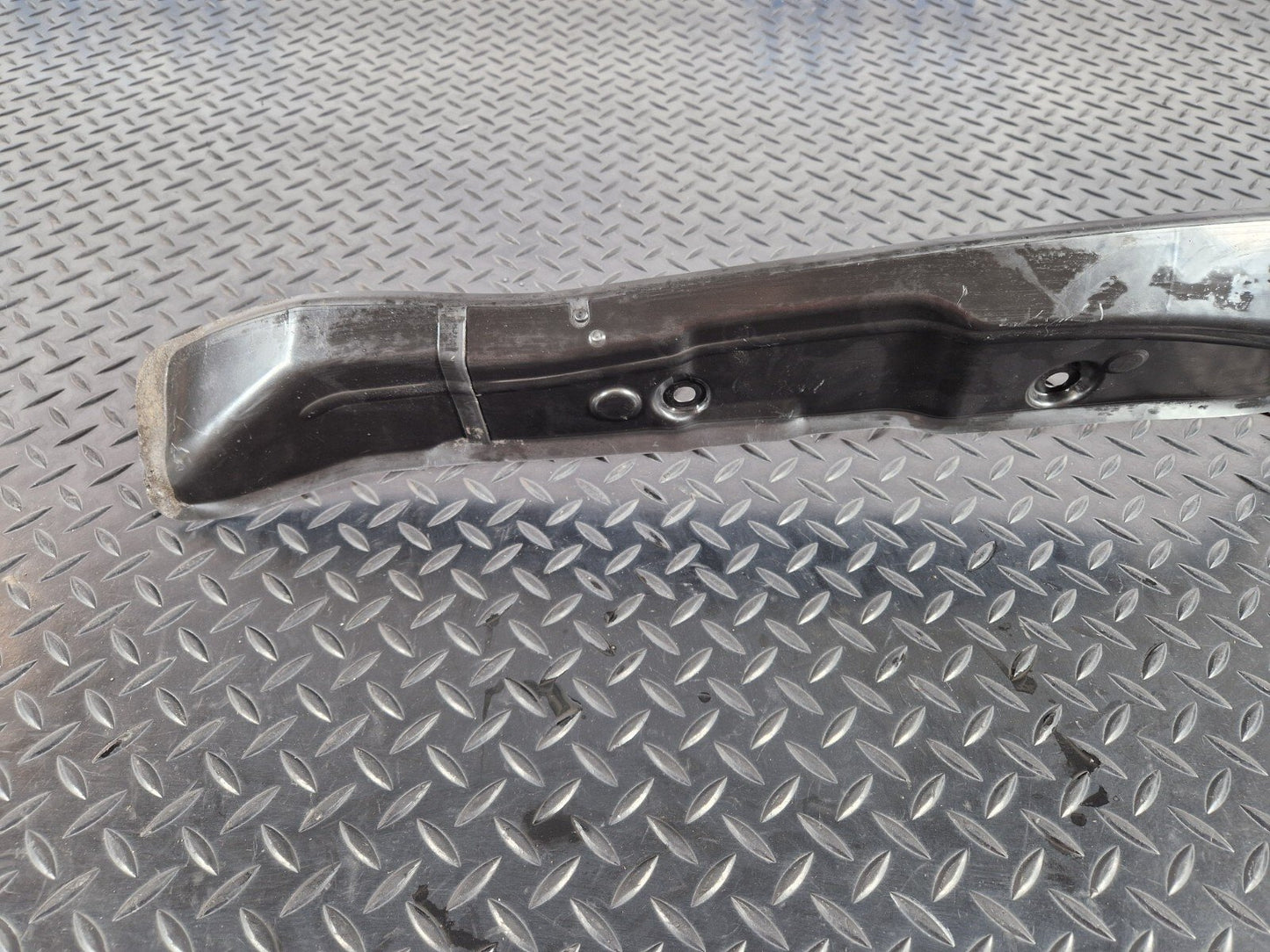 10-18 AUDI A7 4G S-LINE FRONT RIGHT WING FENDER END SEAL PLATE 4G8821112A