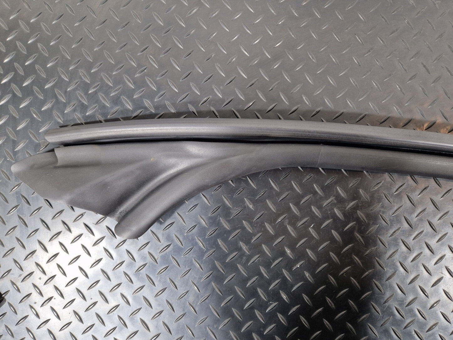 16-24 AUDI A5 F5 GENUINE INNER DOOR SEAL 8W7831721B