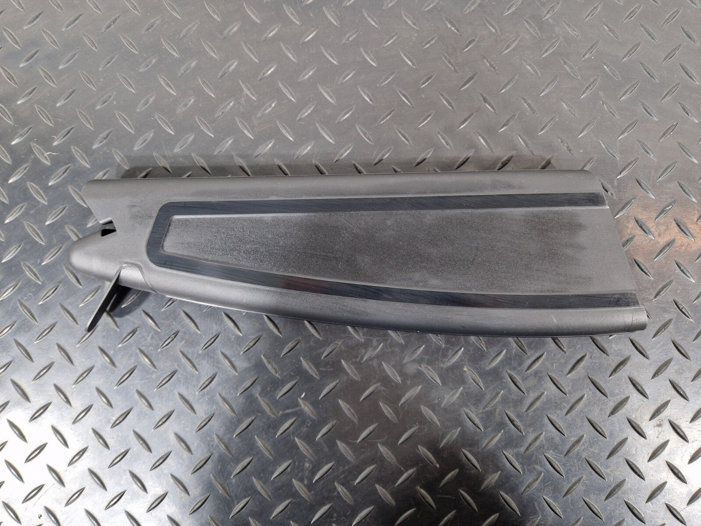 10-18 AUDI A7 4G S-LINE REAR LEFT TAILGATE HINGE COVER TRIM 4G8827991A
