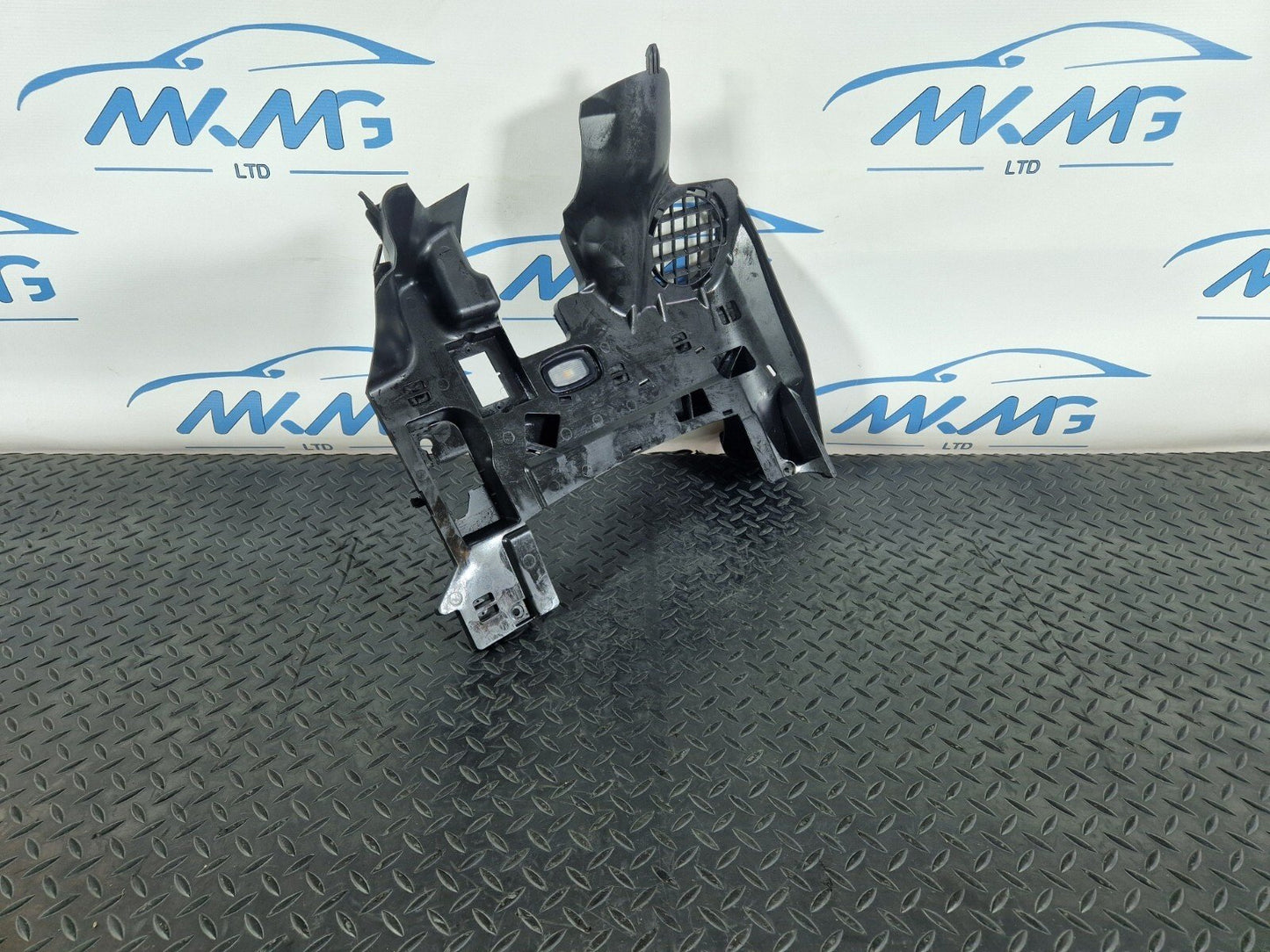 Mercedes-Benz Unknown Part Type A2056801004