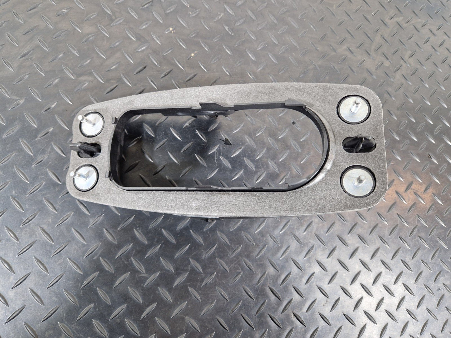 16-24 AUDI A5 F5 GEARBOX GEAR SELECTOR MOUNTING BRACKET 8W0711025B
