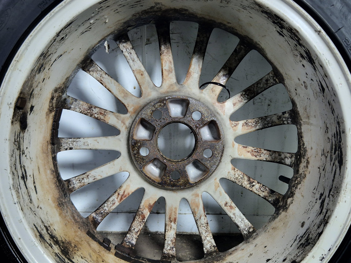 Volvo S60 MK1 17" Alloy Wheel with Tyre 225/45/17 ~4mm 8623719