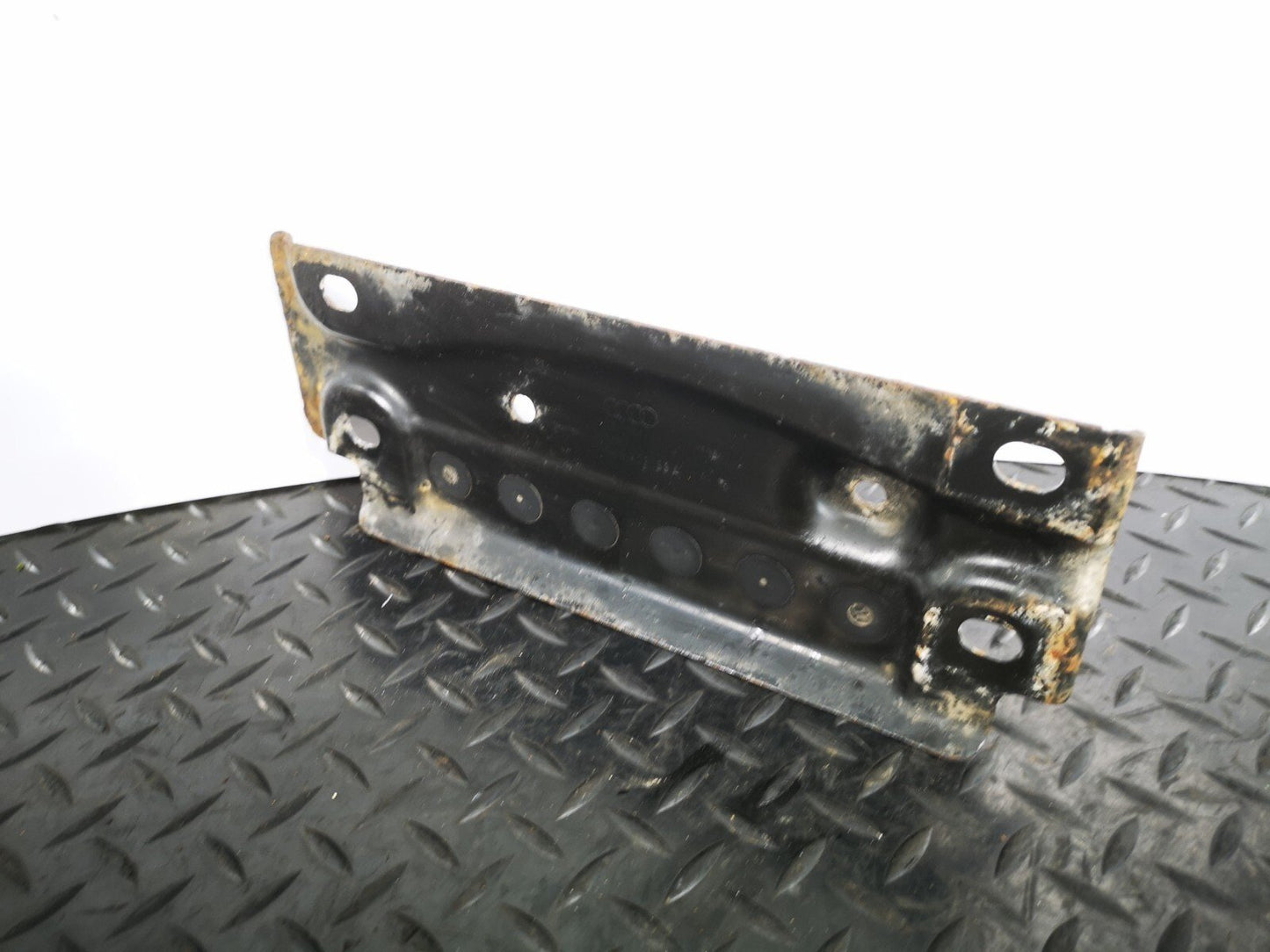 16-19 AUDI A4 B9 S-LINE GENUINE 2.0TDI MUFFLER MOUNT BRACKET PLATE 8W0803183A