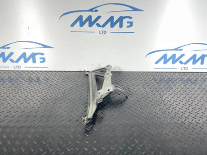 16-22 BMW X1 F48 GENUINE FRONT RIGHT DRIVER SIDE WING BRACKET 7329448